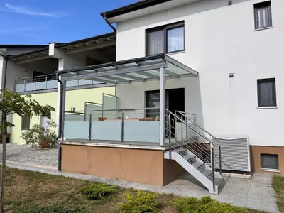 Das Gebäude in dem sich die Ferienwohnung befindet