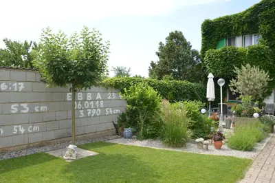 Ein Garten an der Unterkunft Gästehaus Schmidt