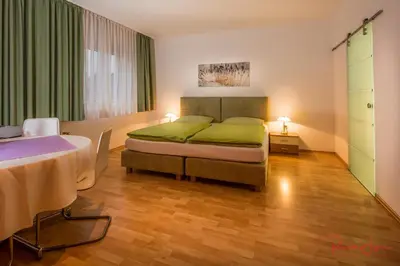 Ein Bett oder Betten in einem Zimmer der Unterkunft Turmhof Breitenbrunn