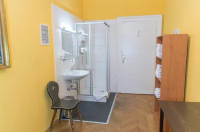 Ein Badezimmer in der Unterkunft Pension Lehrerhaus