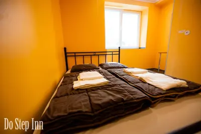 Ein Bett oder Betten in einem Zimmer der Unterkunft Do Step Inn Central - Self-Service-Hostel