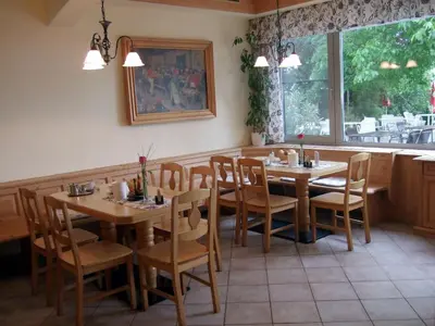 Ein Restaurant oder anderes Speiselokal in der Unterkunft Gasthof-Pension Wein