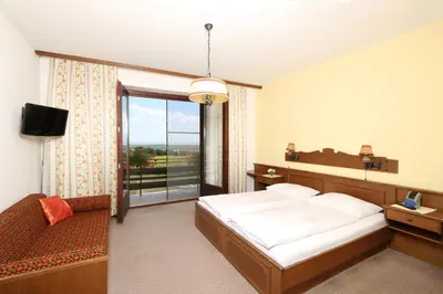 Ein Bett oder Betten in einem Zimmer der Unterkunft Gasthof-Pension Wein