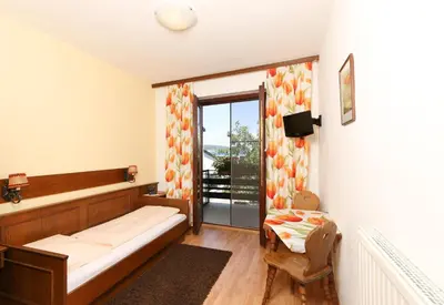 Ein Bett oder Betten in einem Zimmer der Unterkunft Gasthof-Pension Wein