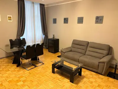 Ein Sitzbereich in der Unterkunft Carlton Suites