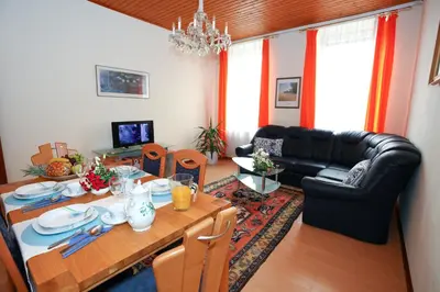 Ein Sitzbereich in der Unterkunft Lovely Apartment I Close to Main Station I 10 Minutes to Belvedere