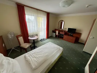 Ein Bett oder Betten in einem Zimmer der Unterkunft Hotel Breitenlee