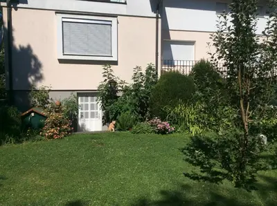 Ein Garten an der Unterkunft Austria Center - Wien an der Donau