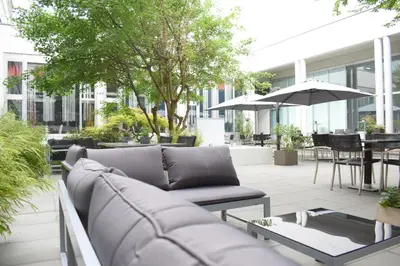 Ein Sitzbereich in der Unterkunft College Garden Hotel