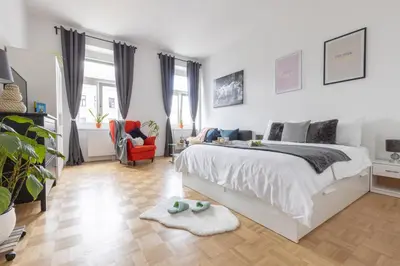 Ein Bett oder Betten in einem Zimmer der Unterkunft Yeshello Vienna Central Station Apartment