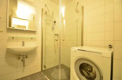 Ein Badezimmer in der Unterkunft All-in longterm Cozy Studio - free Parkingcard for 21 District