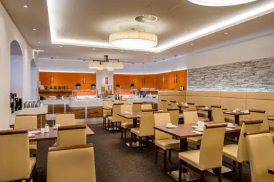 Ein Restaurant oder anderes Speiselokal in der Unterkunft IMLAUER Hotel Nestroy Wien