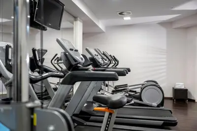 Das Fitnesscenter und/oder die Fitnesseinrichtungen in der Unterkunft IMLAUER Hotel Nestroy Wien