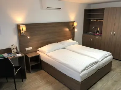 Ein Bett oder Betten in einem Zimmer der Unterkunft Hotel König