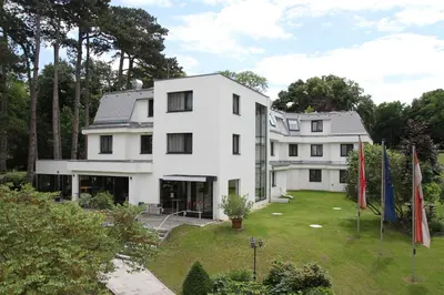 Ein Garten an der Unterkunft Seminarhotel Springer Schlössl