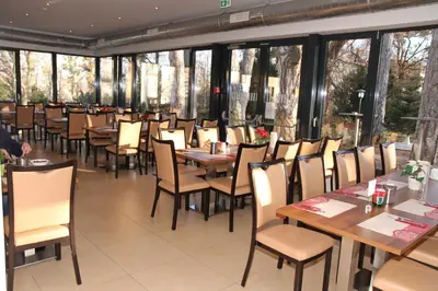 Ein Restaurant oder anderes Speiselokal in der Unterkunft Seminarhotel Springer Schlössl