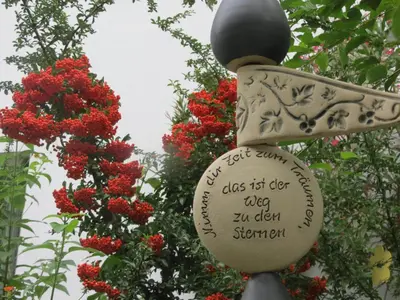 Ein Garten an der Unterkunft Gartenpension Fischl
