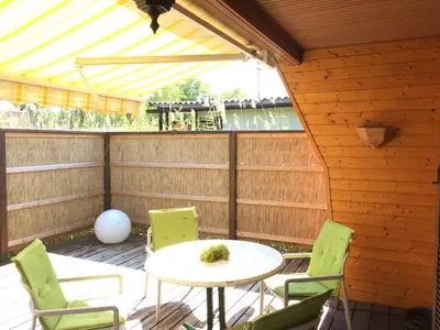Ein Balkon oder eine Terrasse in der Unterkunft Pfahlbau in Weiden am See