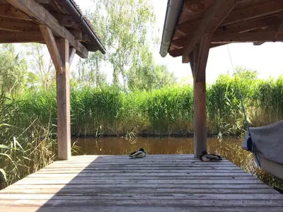 Blick auf einen Fluss in der Nähe des Ferienhauses