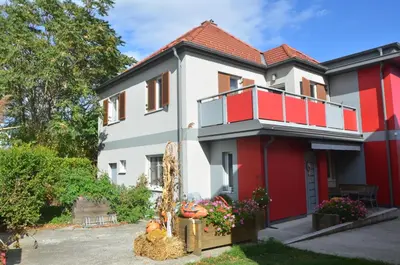 Das Gebäude in dem sich die Ferienwohnung befindet