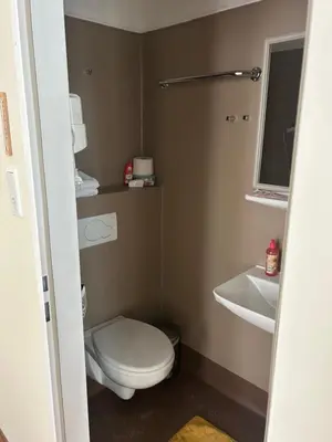 Ein Badezimmer in der Unterkunft K+T Boardinghouse