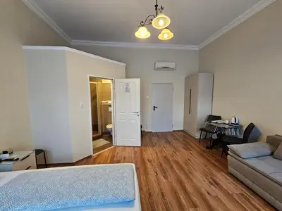 Ein Sitzbereich in der Unterkunft K+T Boardinghouse