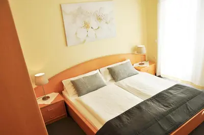Ein Bett oder Betten in einem Zimmer der Unterkunft Gästehaus Hofer