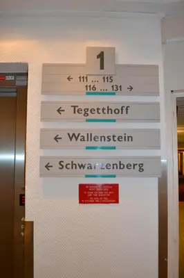 Ein Zertifikat, Auszeichnung, Logo oder anderes Dokument, das in der Unterkunft Lenas West Hotel ausgestellt ist