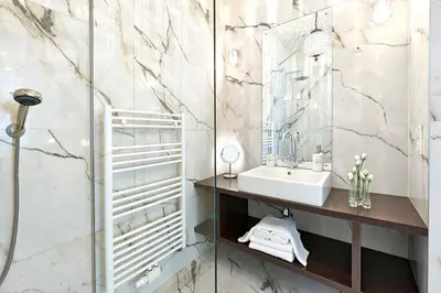 Ein Badezimmer in der Unterkunft 6 rooms Votivpark