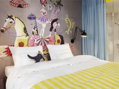 Ein Bett oder Betten in einem Zimmer der Unterkunft 25hours Hotel beim MuseumsQuartier
