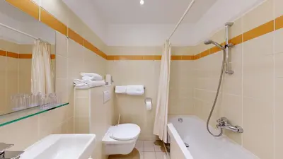 Ein Badezimmer in der Unterkunft Hotel Post Wien
