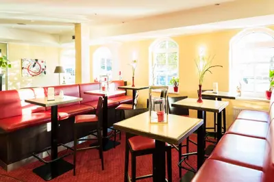 Ein Restaurant oder anderes Speiselokal in der Unterkunft Hotel Karl-Wirt