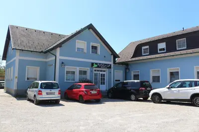 Das Gebäude in dem sich das Gasthaus befindet