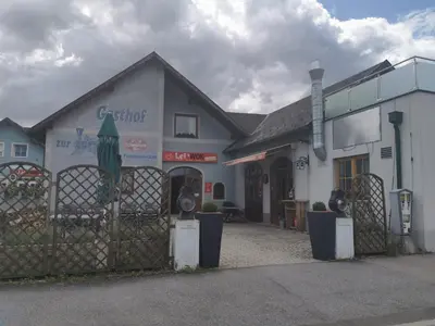Das Gebäude in dem sich das Gasthaus befindet