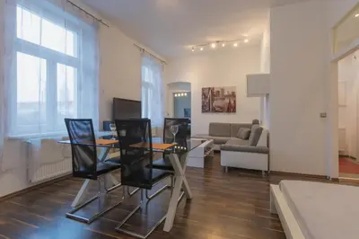 TV/Unterhaltungsangebot in der Unterkunft Spacious Apartment in Center with Terrace