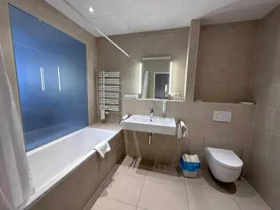 Ein Badezimmer in der Unterkunft Hotel Caroline
