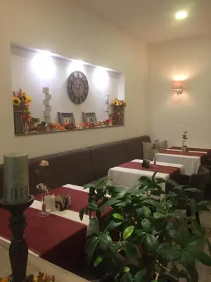 Ein Restaurant oder anderes Speiselokal in der Unterkunft Pension & Restaurant La Amalia