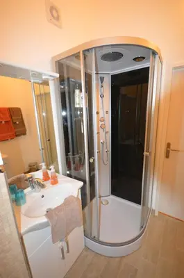 Ein Badezimmer in der Unterkunft Wiener Ferienwohnung