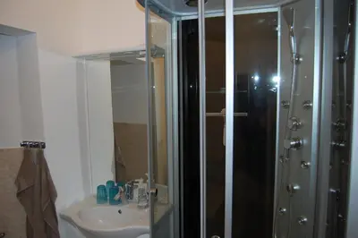 Ein Badezimmer in der Unterkunft Wiener Ferienwohnung