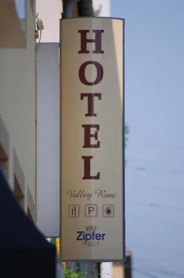 Ein Zertifikat, Auszeichnung, Logo oder anderes Dokument, das in der Unterkunft Hotel - Restaurant Valley Rose ausgestellt ist