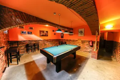 Ein Billardtisch in der Unterkunft Do Step Inn Home - Hotel & Hostel