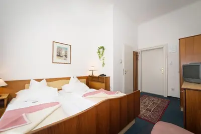 Ein Bett oder Betten in einem Zimmer der Unterkunft Pension Neuer Markt