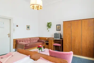 Ein Sitzbereich in der Unterkunft Pension Neuer Markt