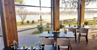 Blick auf einen Fluss in der Nähe der Pension