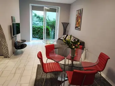 Ein Sitzbereich in der Unterkunft Central Vienna Apartment with unique 40m2 city garden & self check in