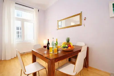 Getränke in der Unterkunft Classy Apartment in the Heart of Vienna