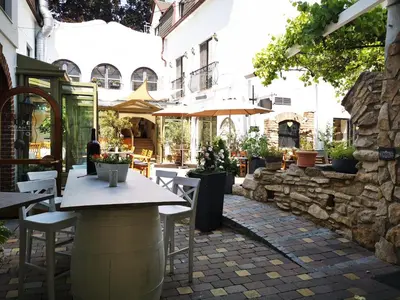 Ein Restaurant oder anderes Speiselokal in der Unterkunft Das Stadthaus