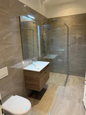 Ein Badezimmer in der Unterkunft Schöne Wohnung im Helenental