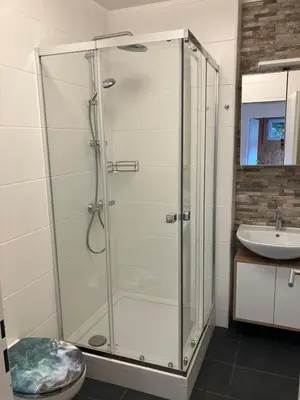 Ein Badezimmer in der Unterkunft Schöne Wohnung im Helenental