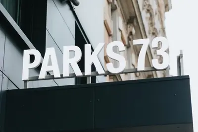 Ein Zertifikat, Auszeichnung, Logo oder anderes Dokument, das in der Unterkunft Parks 73 The Townhouse Hotel ausgestellt ist